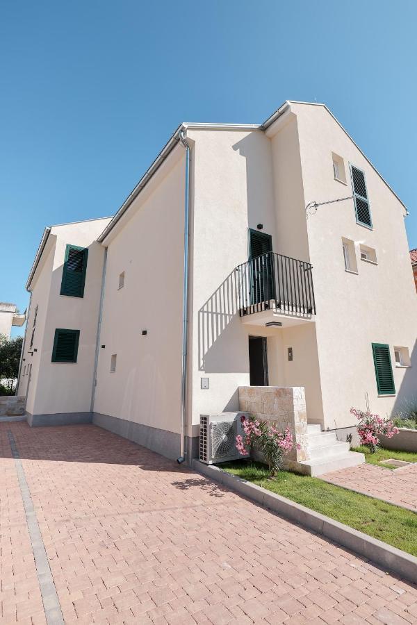 Apartments Mila Sveti Filip i Jakov Exterior foto