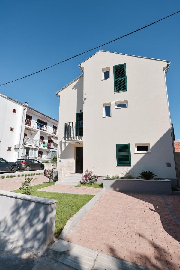 Apartments Mila Sveti Filip i Jakov Exterior foto