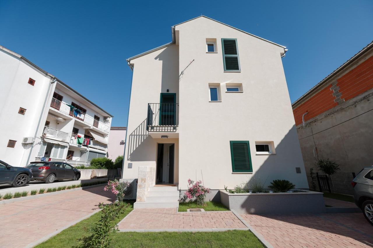 Apartments Mila Sveti Filip i Jakov Exterior foto